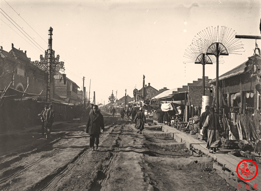 随后,与整个清朝的命运一样,盛京迅速衰落下去,城墙,城楼倾颓,街道坑