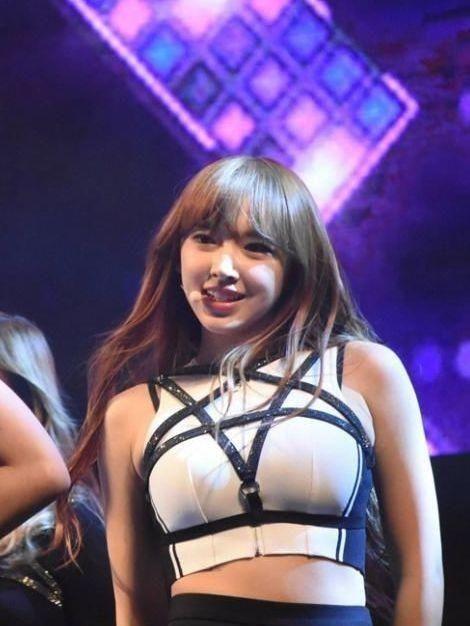 程潇发育猛烈穿牛奶液体裙葫芦身材力压柳岩