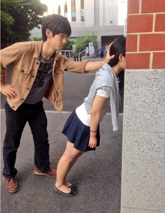 搞笑图片:为什么没有人尝试反向壁咚呢?