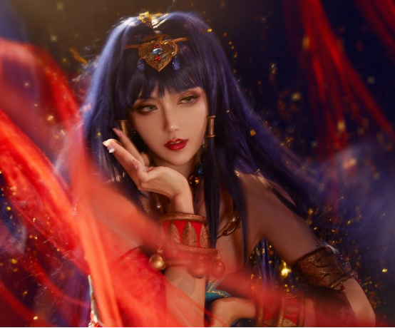 骆歆也比不了lpl还是得看rita最新cos让余霜甘拜下风