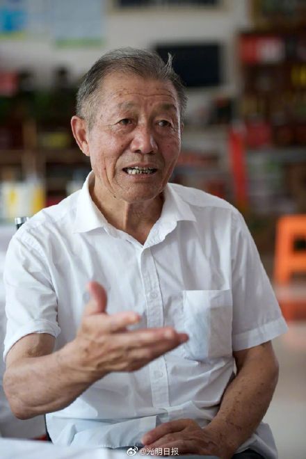 小岗村"大包干"带头人之一严金昌:跟着党走,咱会越过越舒坦