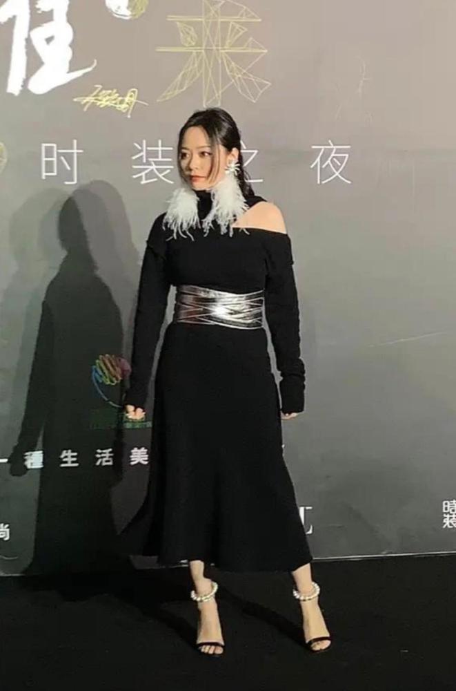 张靓颖—身上多处显胖元素_腾讯新闻