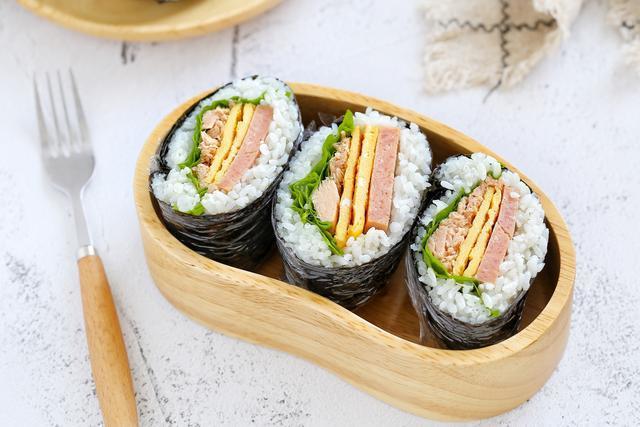 卷不好寿司就做这饭团一包一切厨房新手也会用料十足元气满满