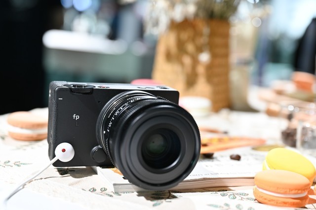 p&i 2021 适马展示fp l全画幅相机和巨炮镜头