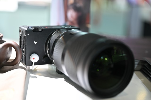 p&i 2021 适马展示fp l全画幅相机和巨炮镜头