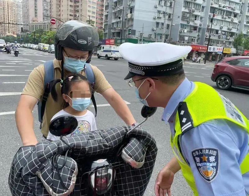 骑电动车不按规定佩戴头盔,罚款30元!_腾讯新闻