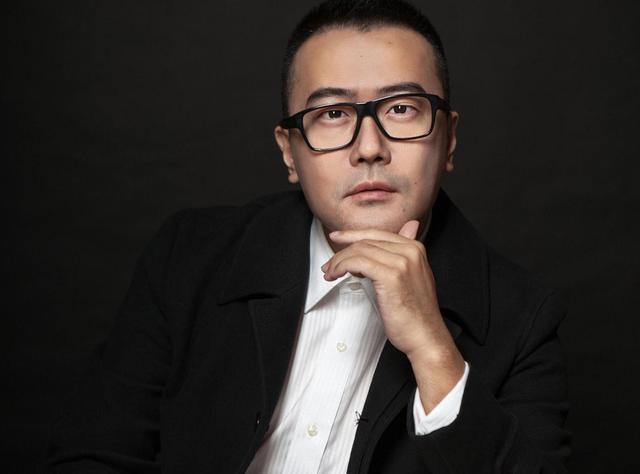 作家中已经算得上顶尖了,但确确实实有许多人不喜欢那整体偏灰色调的