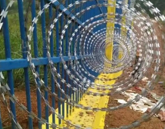 云南边境修建500公里铁丝网抵御非法偷渡越境