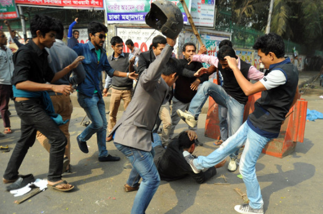 深圳小伙与长沙平头哥约架驱车千里赴约遭群殴被打到跪地求饶