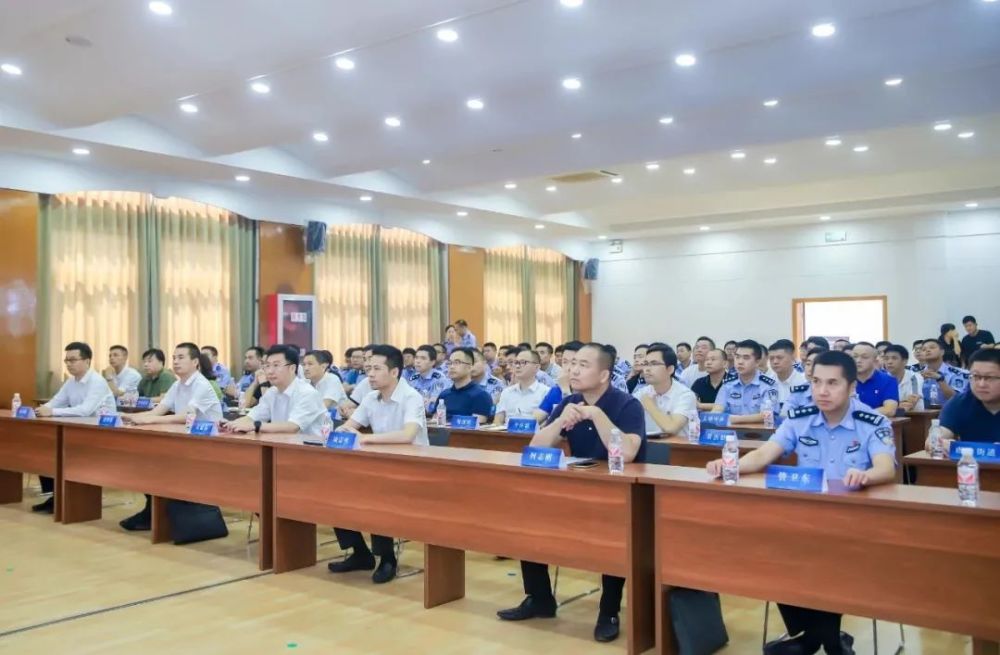 公安局党委书记,局长吴建伟;莫城街道党工委副书记, 办事处主任凌志勇