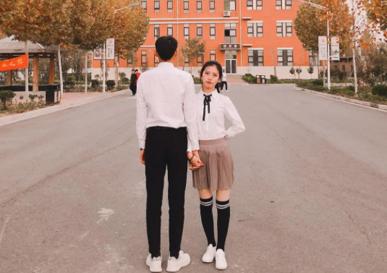 大学校园中,女生眼中最佳男友身高是多少?学妹的回答让学长沉默