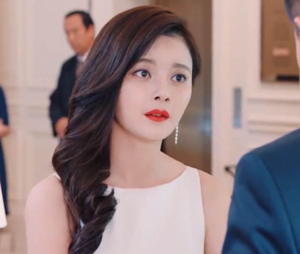 海上繁花杜晓苏胆子变大了抱住雷宇峥亲一口蒋繁绿气到颤抖