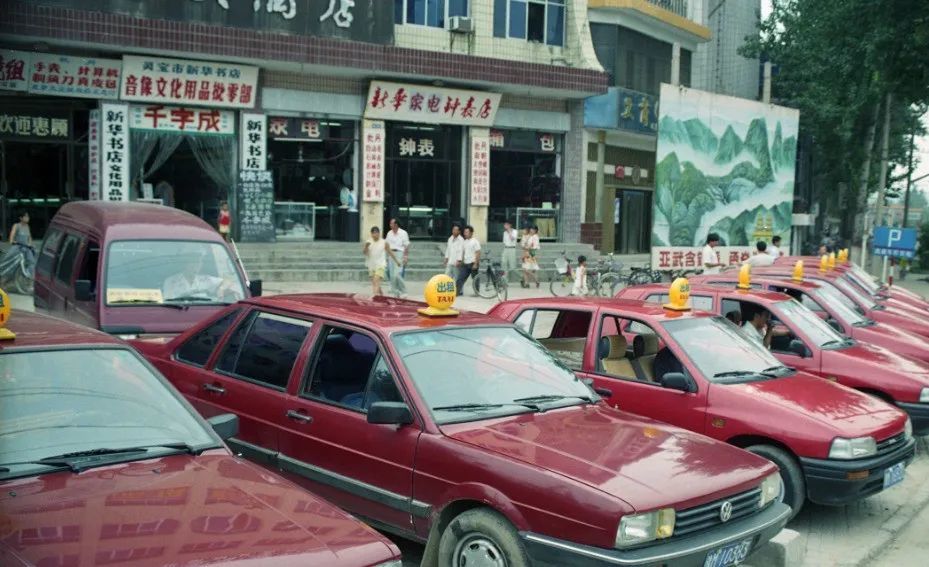 张天灵 摄桃林街(1990年 张天灵 摄九十年代以来,灵宝城市面貌发生了