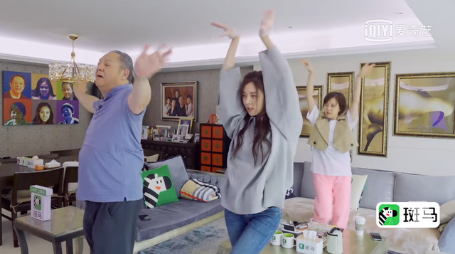 宋妍霏一家优越感过强用咸菜自热锅招待杨迪杨迪反应显露素养