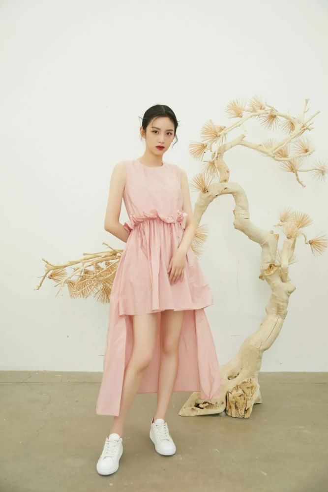 上综艺的姚安娜被质疑身材太壮?剪短发穿运动服,还和小花炒cp?