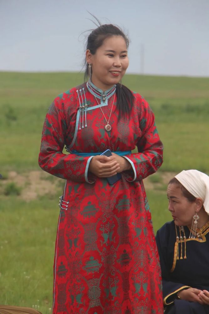 呼伦贝尔市妇联开展"说变化 感党恩 跟党走"女性恳谈会