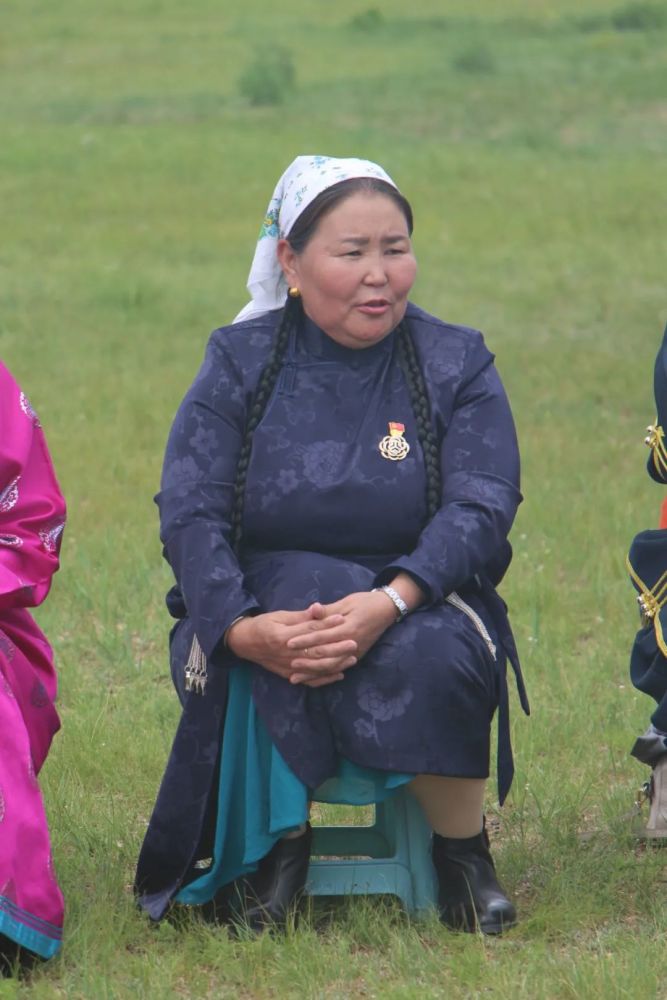 呼伦贝尔市妇联开展"说变化 感党恩 跟党走"女性恳谈会