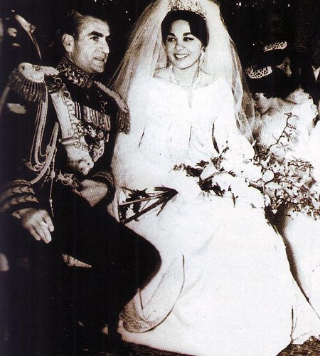 伊朗末代王后超美艳国王送天价珠宝却因生不出儿子被流放异国