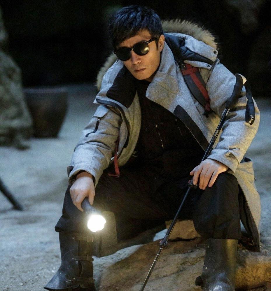 云顶天宫陈皮阿四也能长生都一百多岁了头发还是黑色