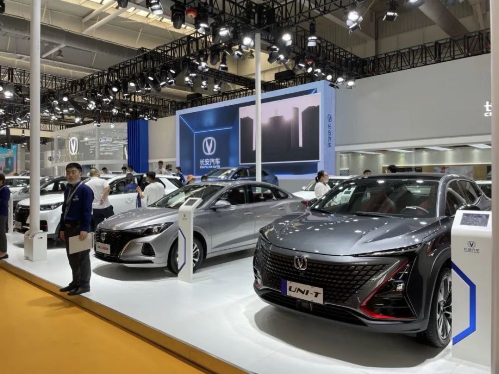 李敬东介绍说,今年的长春汽博会,还在长春莲花山生态旅游度假区天定山