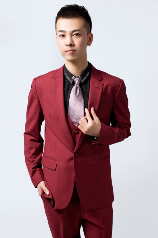 昭阳营口新闻传媒中心电视公共频道主持人,主持《营口访谈》《名医话