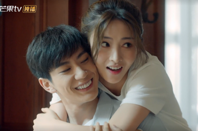 无论是暴脾气的富二代大小姐程心(钟楚曦饰)和男友郑乾(胡一天饰)的