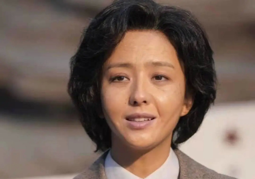 带着孩子看本人出演的《革命者》,佟丽娅离婚之后状态很好