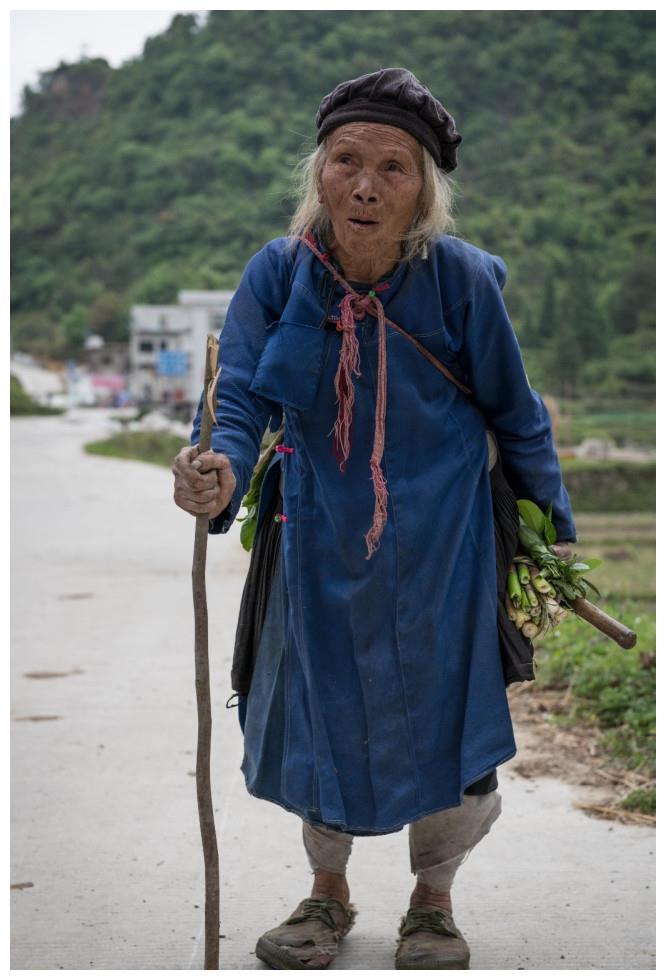 李三施恩老太太老太太让儿媳以身报恩被拒多年后李三迎来真福报