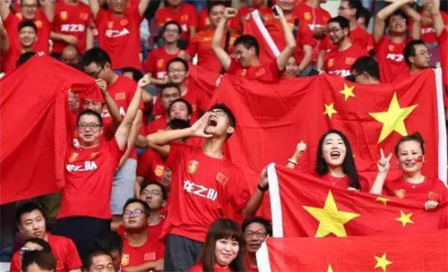 哥伦比亚足球队 天才球员埃斯科巴：因在世界杯上踢了个乌龙球，回国后被乱枪射杀