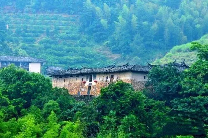 娘寨积善堂来源:微博@见书v昇平庄中埔寨俯瞰全景,图片来自网友@泰宣