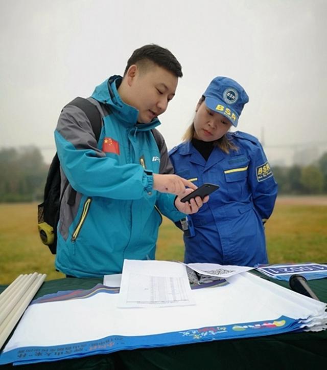 曹龙飞 7年前，中国球迷曹龙飞花1550元买下西甲球队4股，如今翻了几倍？
