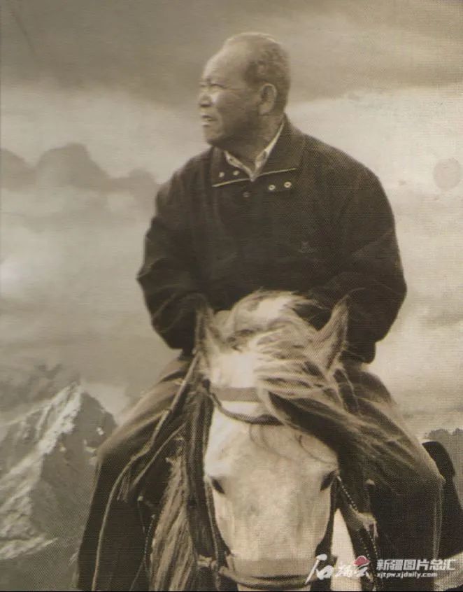 他就是乌恰县人民医院名誉院长吴登云——跋涉在帕米尔高原上的生命