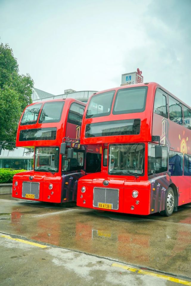 乘坐公交车游武汉好玩又好看