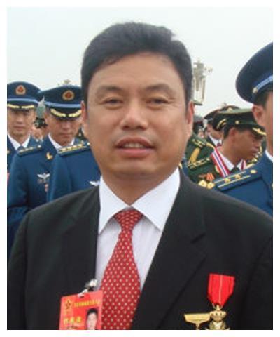 江南皮革厂老板黄鹤图片