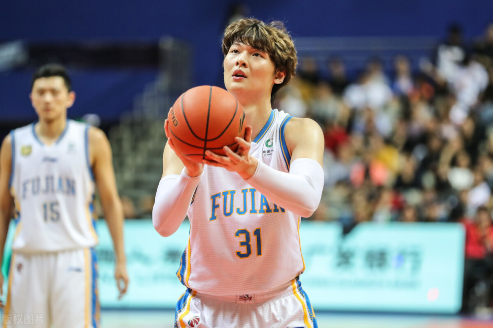 王哲林 恭喜王哲林！上海男篮被曝花8000万！当年有机会为何没去NBA？