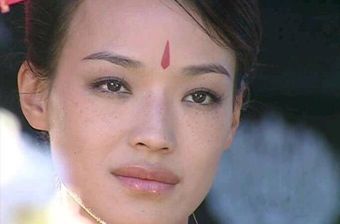 但在电视剧《风尘三侠之红拂女》里的造型,算是她为数不多的"翻车"