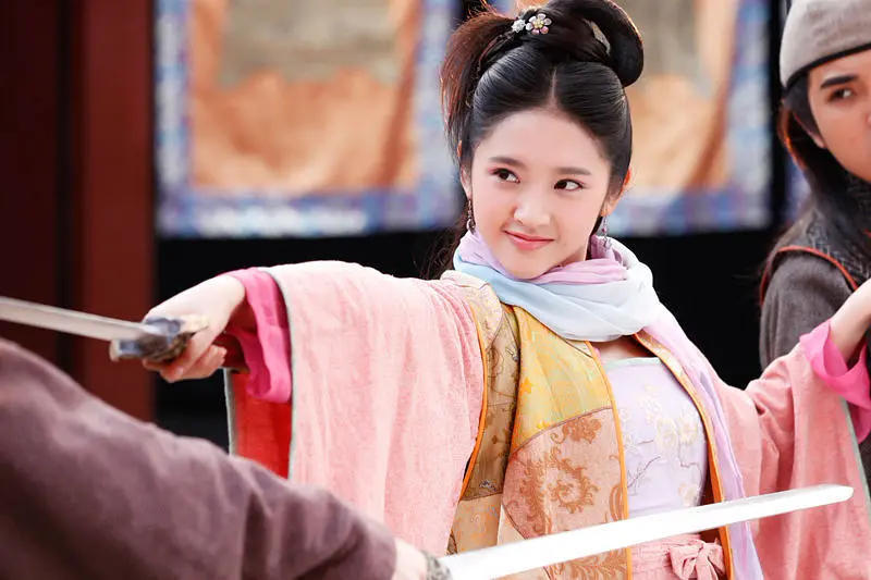 还是《隋唐演义》里直爽明媚的单盈盈,她都诠释得非常到位.