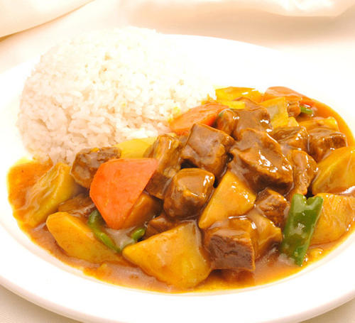 软烂香浓的咖喱牛肉炖土豆吃一口令你食欲大开