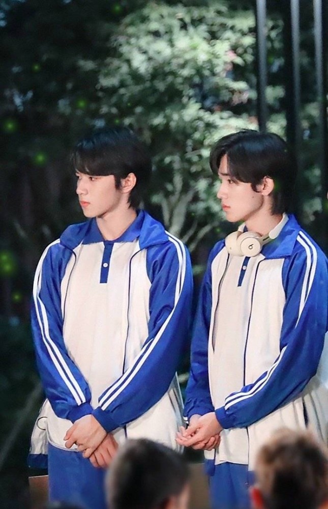 宋亚轩刘耀文曝照2人穿校服合唱那些年同框画面感太绝了