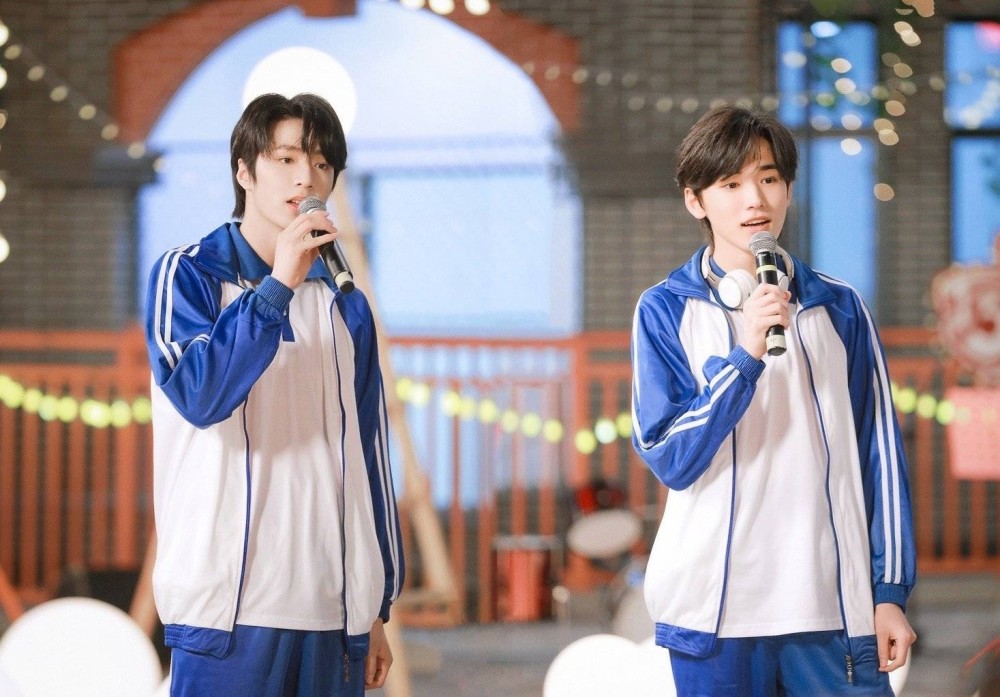 宋亚轩刘耀文曝照2人穿校服合唱那些年同框画面感太绝了