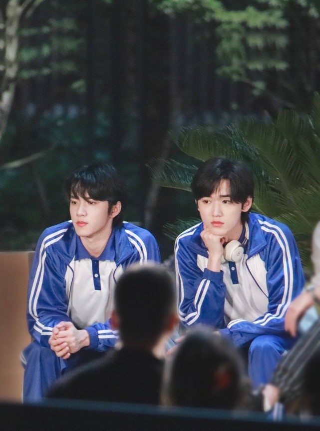宋亚轩刘耀文曝照2人穿校服合唱那些年同框画面感太绝了