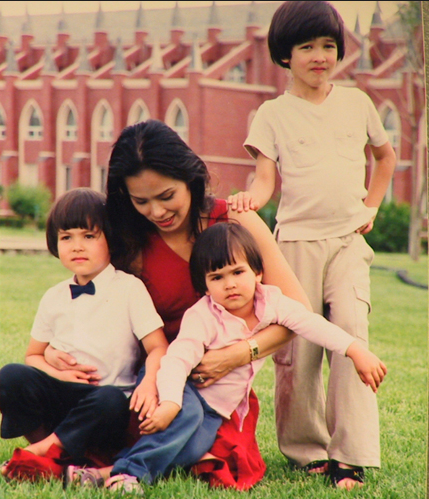 韦紫明晒近照白色t恤对镜自拍超帅气透露七个月前与女友分手