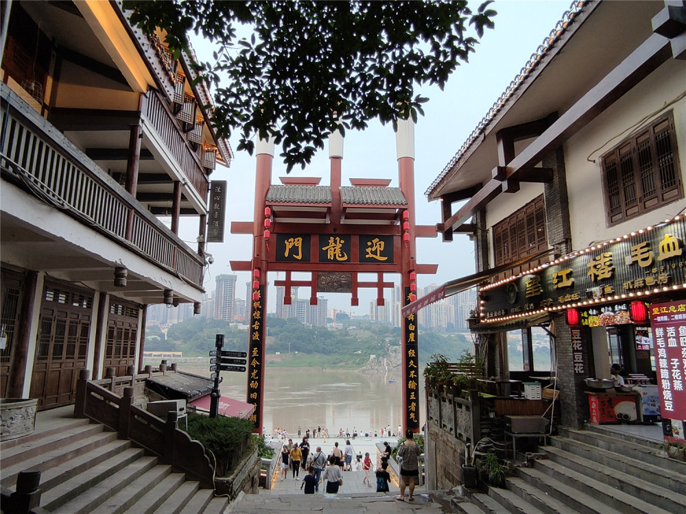 重庆磁器口开放的后街升级的夜景能否成为下一个5a