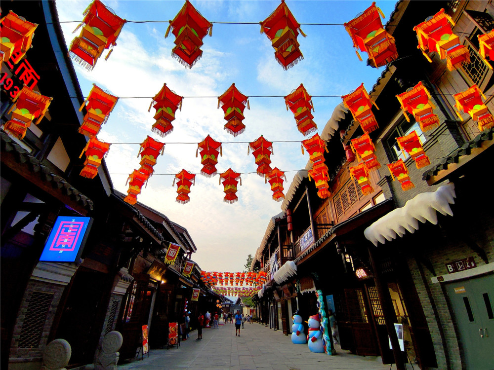 重庆磁器口开放的后街升级的夜景能否成为下一个5a