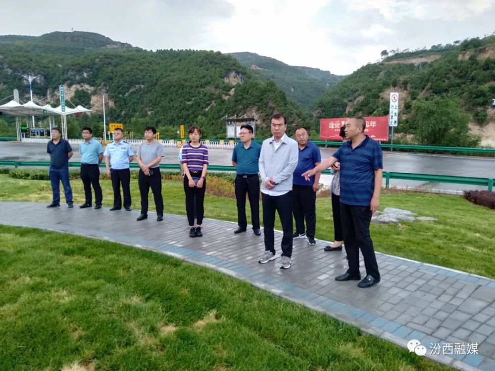 在马沟村城中村改造工程建设实地,霍俊波了解了拆迁