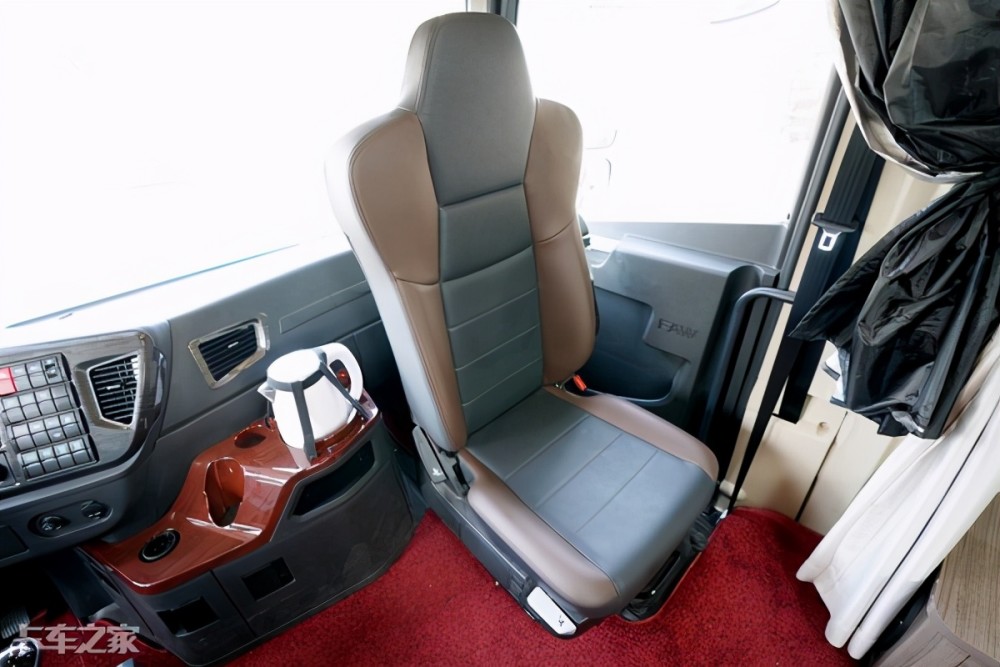 平头车也有长头车体验解放jh6生活舱详解便捷度超乎想象