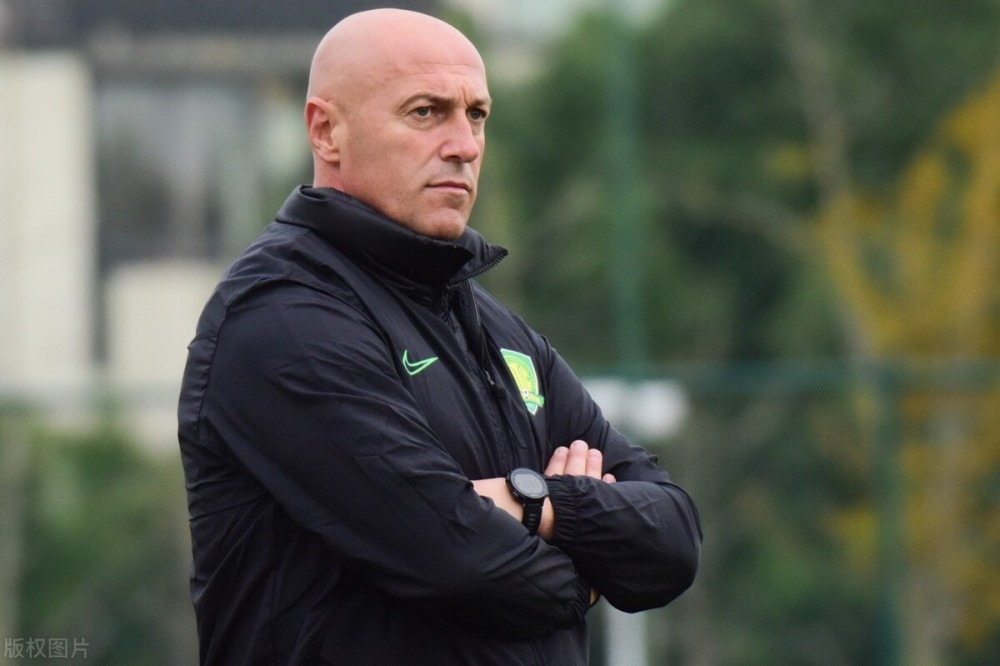 他是大连足球史上第一外援如今成为北京国安的主教练