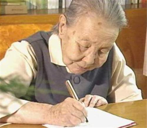 冰心去世后在碑上写下教子无方枉为人表的吴山现怎样