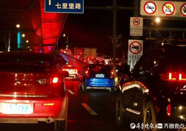 大雨影响济南二环东路夜间堵车