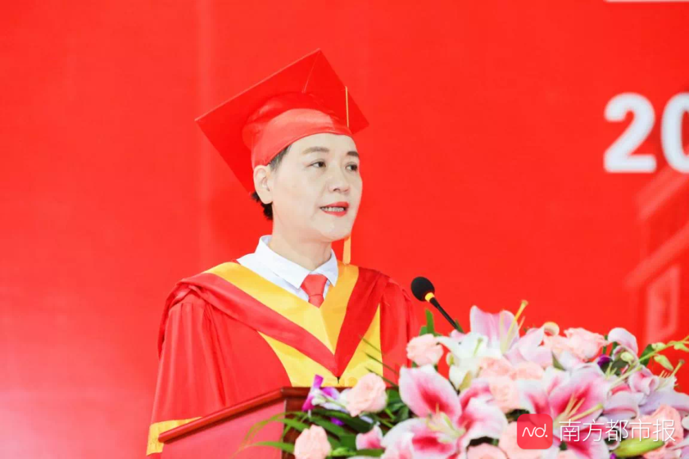 广东药科大学校长郭姣希望,学生们"在开拓进取服务社会中实现自己的